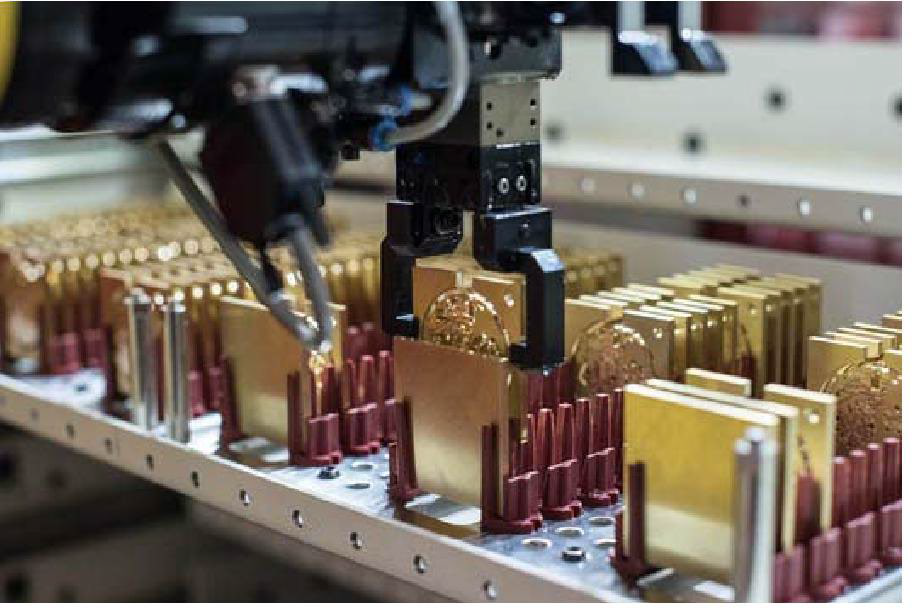 Up to 270 operations with 54 tools are performed during the clamping process to produce the finished watch plate.