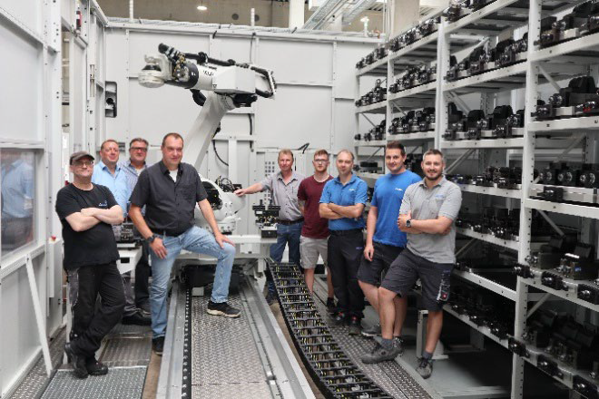 Das ‚All-Star-Team‘ im Zentrum der hochproduktiven Bearbeitungsanlage.