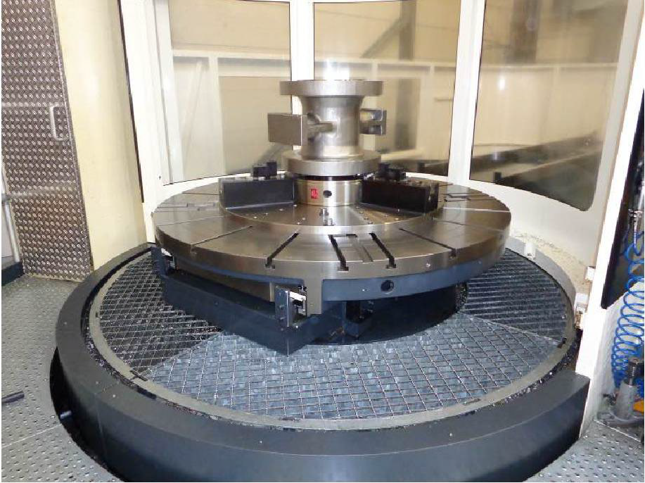 Die Duro-TA XT Futter von Röhm in beeindruckenden 1200 mm Durchmesser zeichnen sich trotz Größe durch eine kompakte Bauweise, Werkstückzugänglichkeit, Flexibilität und Spannkraft aus.