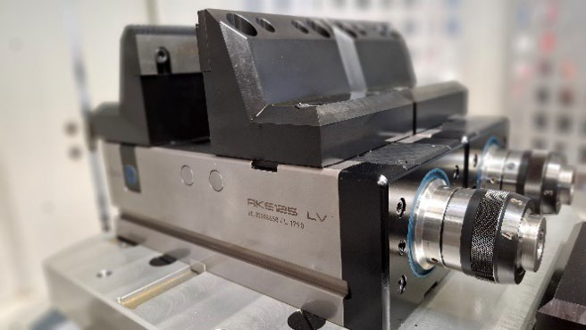 Zuverlässig und hochpräzise: der RKE125 LV – aufgrund der ausgezeichneten Erfahrungen ist aktuell die Anschaffung weiterer 45 RÖHM-Spannmittel geplant.