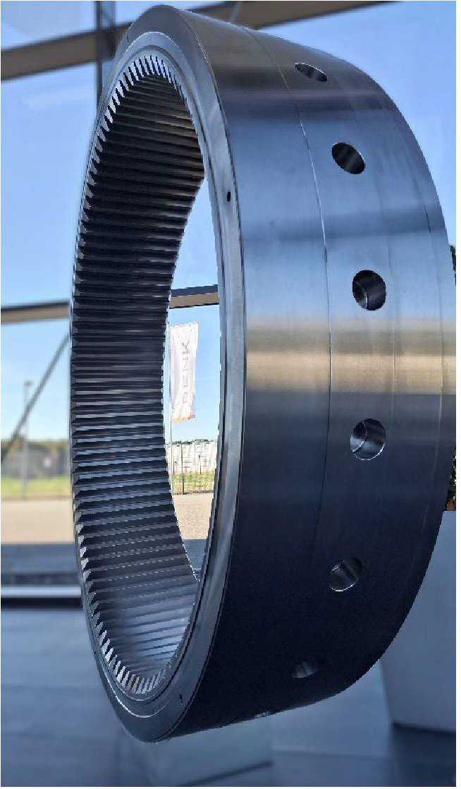 RENK Rheine fertigt Getriebe- und Kupplungslösungen für Kunden weltweit auch im XXL-Format, hier ein Hohlrad von einem Planetengetriebe.